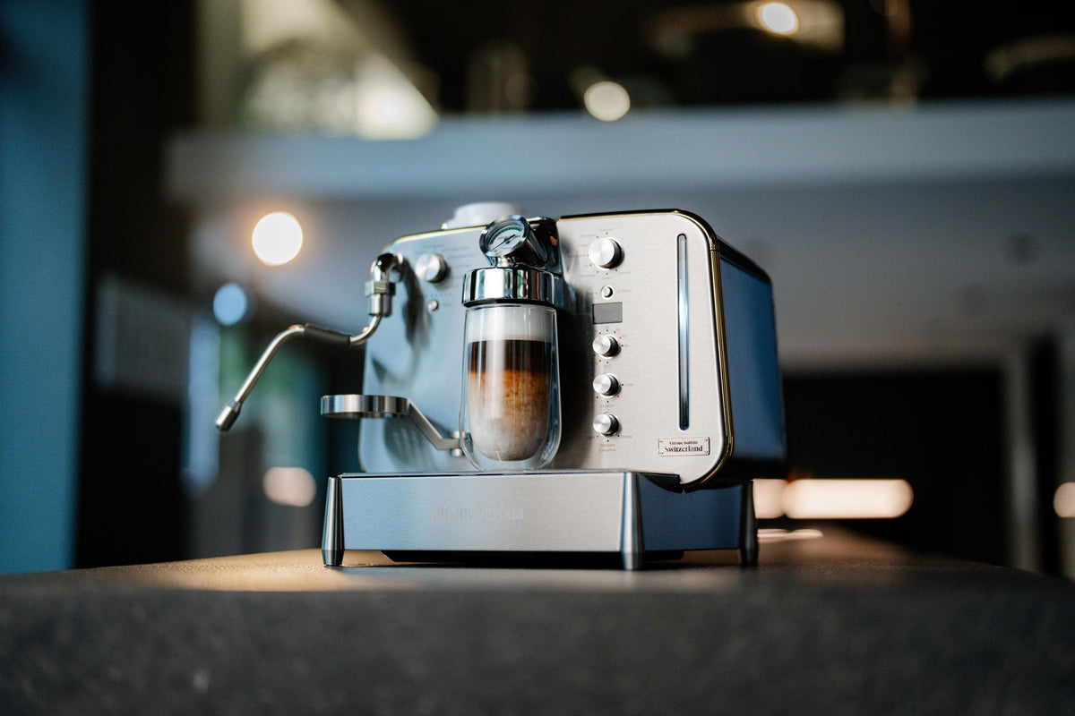 Cuisine Barista M3 with a freshly made latte macchiato