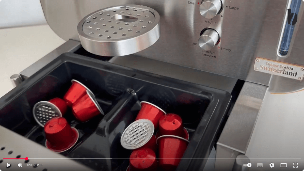 Load video: So leeren und reinigen Sie den Kapselbehälter